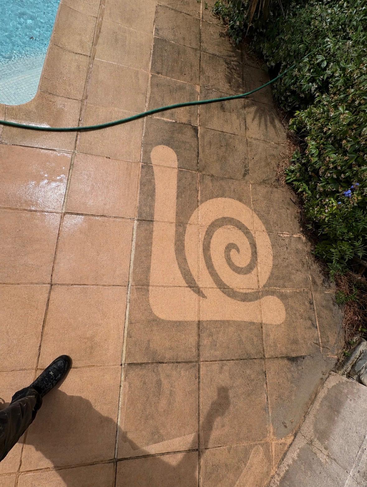 Comment nettoyer une terrasse sans l'abîmer ? Les erreurs à éviter