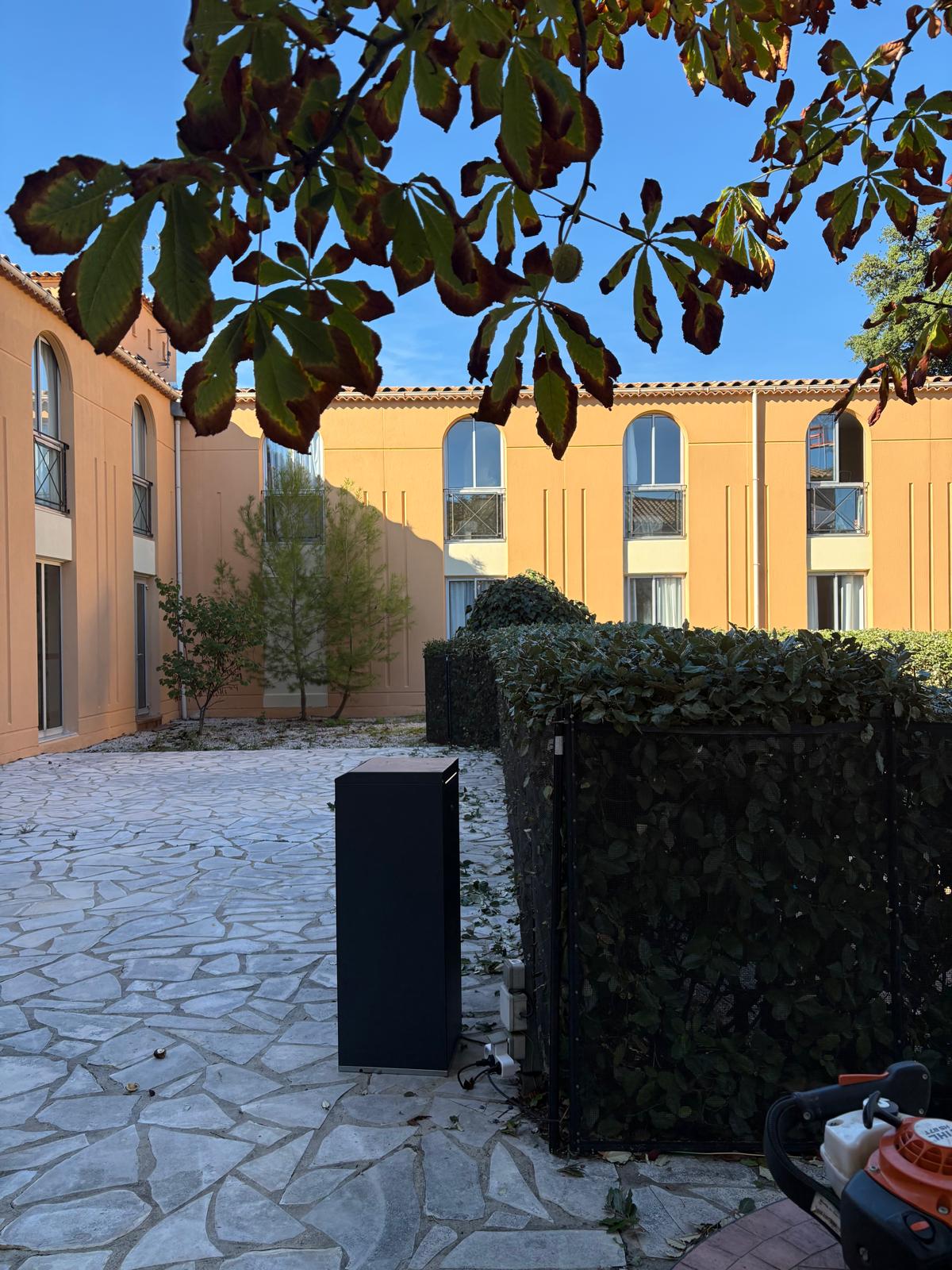 l’Hôtel Le Clos de l’Aube Rouge à Castelnau-le-Lez : Entretien des haies à Castelnau-le-Lez — photo 2